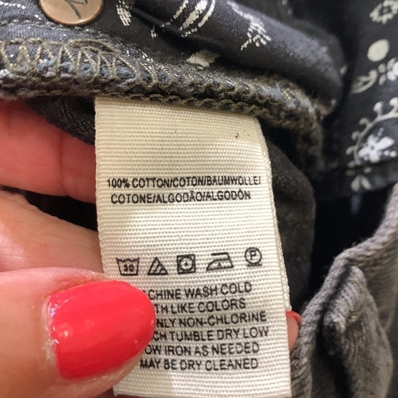 We the Free mid rise distructed hem jeans size 28, black - Picture 7 of 7